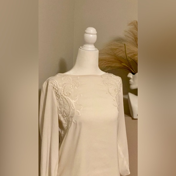 Express Small Embroidered Office Work Dress Off-white White‎ Vacation Blouse Top - Picture 2 of 5